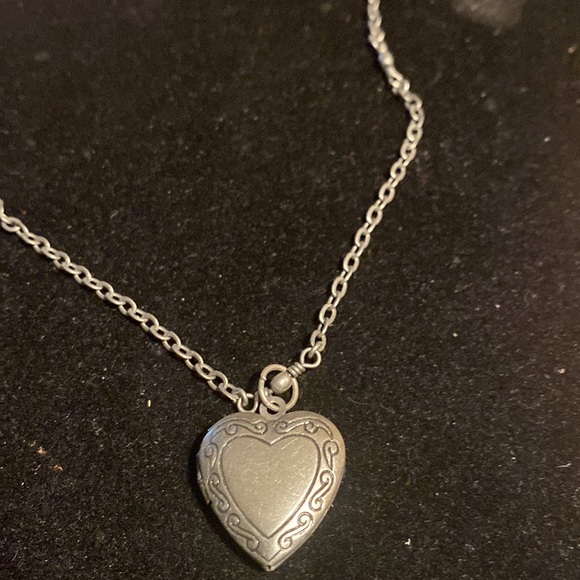 Vintage, BoHo, Silvertone, Heart Locket, Beautiful ππ₯ππ₯ππ₯ππ₯ - Picture 2 of 3